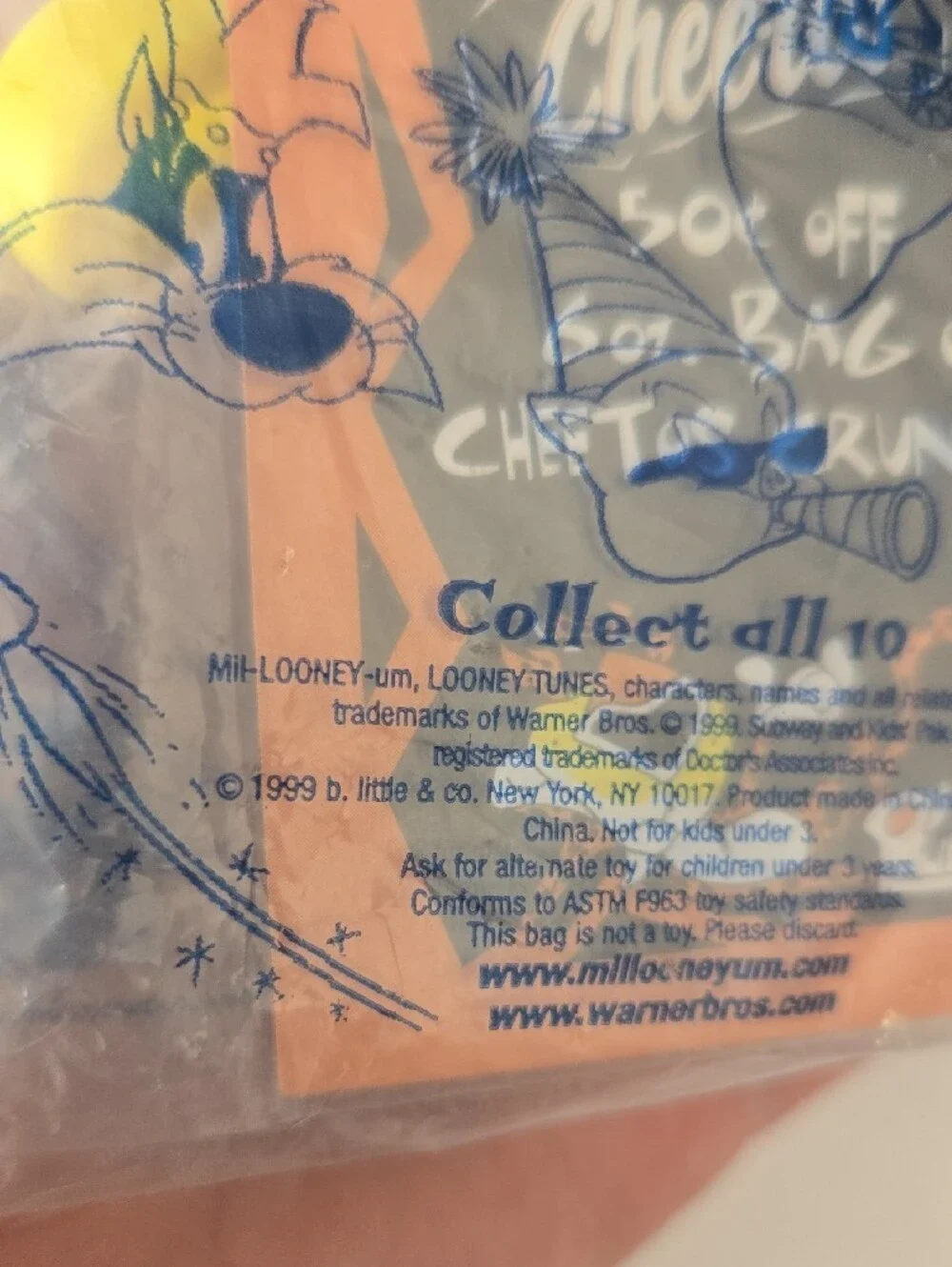 1999 Subway Kids Pak Bugs Bunny Yellow-Accented Backpack Purse Clip-on Charm NEW